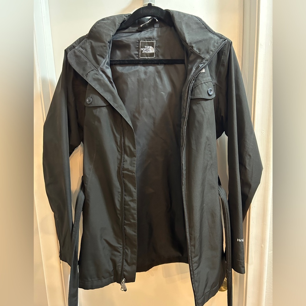 The North Face Women's L Black HyVent Belted Rain Trench Coat Jacket Hooded - Picture 3 of 7